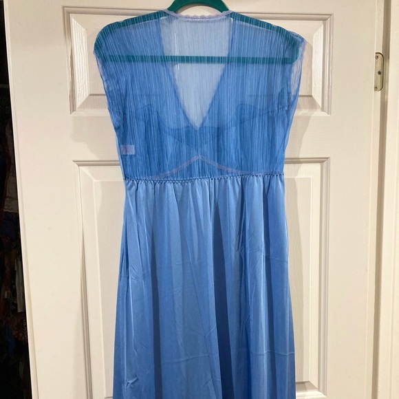 EUC vintage 2-piece stunning baby blue nightgown with cover up - Picture 10 of 11